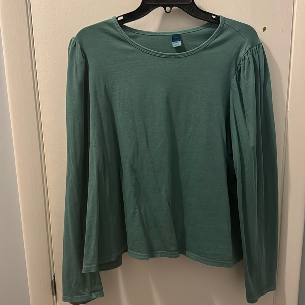 Like new! Old Navy Long Sleeve Tee in Sage Green, size XXL